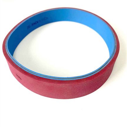 Nailonist lähtevöö punase kummist kattega